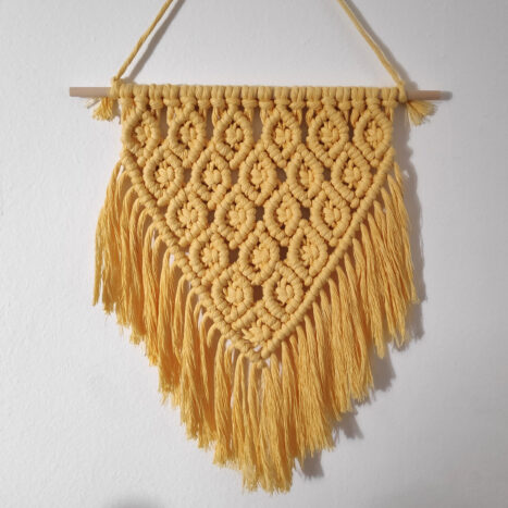 banderín macramé rombos amarillo