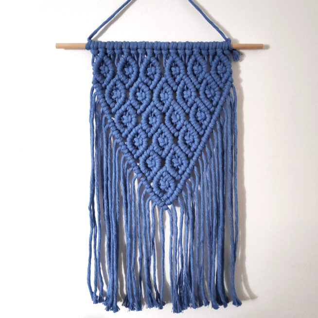 banderín macramé rombos azul