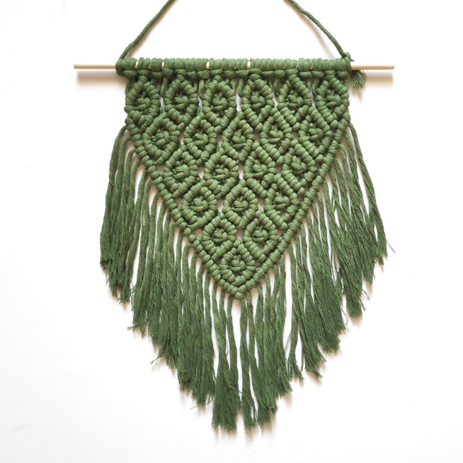 banderín macramé rombos verde