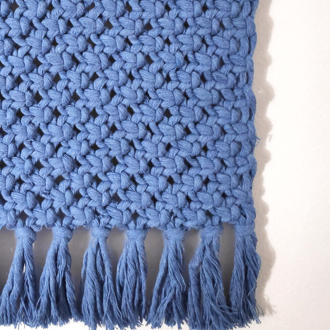 Banderín macramé cuadrado azul - Imagen 3