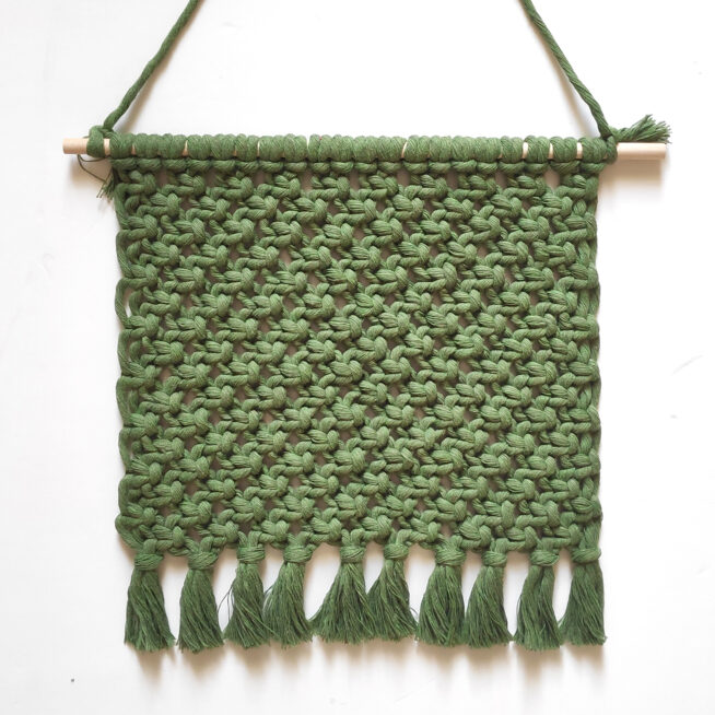 banderín macramé cuadrado verde