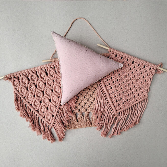 Banderín macramé cuadrado rosa - Imagen 4