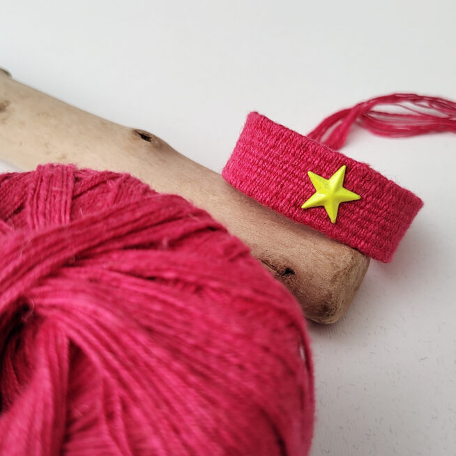 Pulsera boho hilo estrella fucsia y flúor - Imagen 2