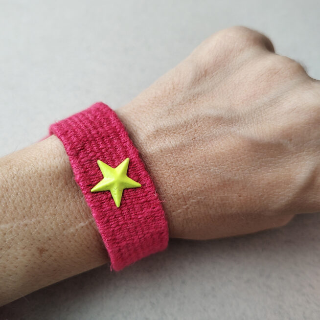 Pulsera boho hilo estrella fucsia y flúor - Imagen 5