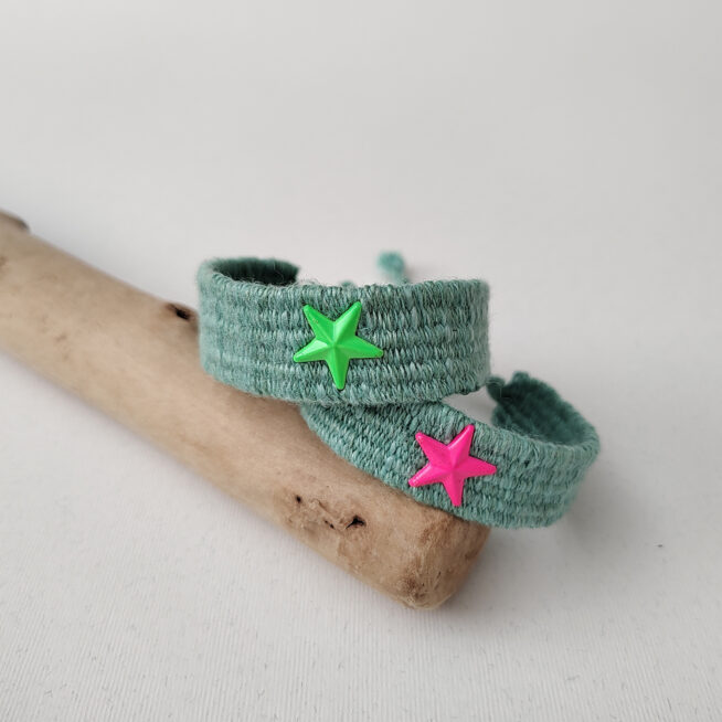 Pulsera boho hilo estrella verde y rosa neón - Imagen 3