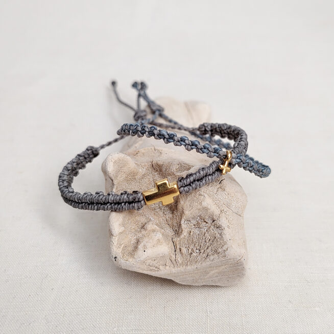 Pulsera cruz gris - Imagen 3